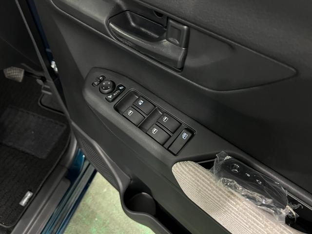ムーヴＸ　走行８キロ／ＬＥＤヘッドランプ／片側電動スライドドア１年保証距離無制限　走行距離８キロ　純正マット　サイドエアバッグ　ＬＥＤヘッドランプ　アイドリングストップ　片側電動スライドドア　オート格納式ドアミラー　プッシュボタンスタート　キーフリー（埼玉県）の中古車