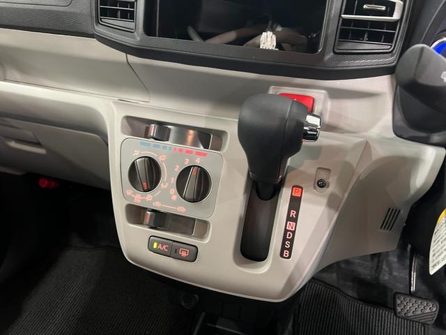 ミライースX SAIII 走行1483キロ/LEDヘッドランプ/マット1年保証距離無制限 走行距離1483キロ 純正カーペットマット 助手席エアバッグ クリアランスソナー オートマチックハイビーム LEDヘッドランプ アイドリングストップ 電動格納式ドアミラー(埼玉県)の中古車