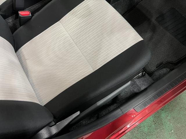 ミライースX SAIII 走行1483キロ/LEDヘッドランプ/マット1年保証距離無制限 走行距離1483キロ 純正カーペットマット 助手席エアバッグ クリアランスソナー オートマチックハイビーム LEDヘッドランプ アイドリングストップ 電動格納式ドアミラー(埼玉県)の中古車
