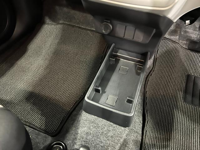 ミライースX SAIII 走行1483キロ/LEDヘッドランプ/マット1年保証距離無制限 走行距離1483キロ 純正カーペットマット 助手席エアバッグ クリアランスソナー オートマチックハイビーム LEDヘッドランプ アイドリングストップ 電動格納式ドアミラー(埼玉県)の中古車