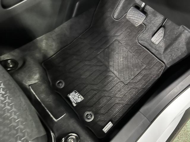 ロッキープレミアムＧ　走行５９９９キロ／クリアランスソナー一年保証・走行距離無制限　助手席エアバック　純正カーペットマット　サイドエアバック　クリアランスソナー　オートライト　ＬＥＤヘッドライト　シートヒーター　アイドリングストップ（埼玉県）の中古車