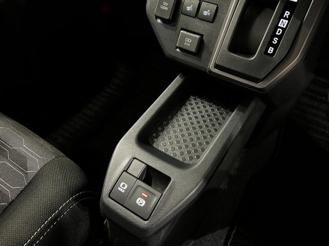 タフトG ダーククロムベンチャー 走行1320キロ/オートライト一年保証・走行距離無制限走行 助手席エアバック 純正カーペットマット サイドエアバック クリアランスソナー オートライト LEDヘッドライト シートヒーター アイドリングストップ(埼玉県)の中古車