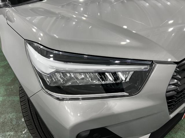 ロッキープレミアムＧ　ＨＥＶ　走行１１８８２キロ　衝突回避支援１年保証・走行距離無制限　クリアランスソナー　サイドエアバック　オートマチックハイビーム　オートライト　ＬＥＤヘッドライト　シートヒーター（埼玉県）の中古車