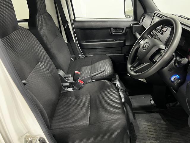 ハイゼットカーゴＤＸ　走行２５５１５キロ／ＣＤチューナー／４ＷＤ／オートマ一年保証・走行距離無制限　クリアランスソナー　オートライト　アイドリングストップ　４ＷＤ　ＣＤチューナー　キーレス　純正マット（埼玉県）の中古車