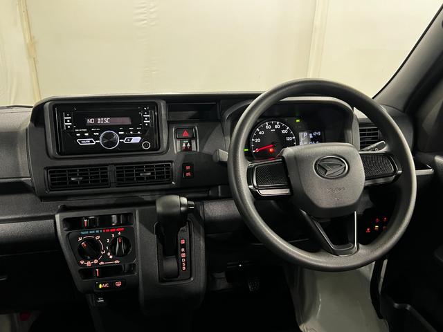 ハイゼットカーゴＤＸ　走行２５５１５キロ／ＣＤチューナー／４ＷＤ／オートマ一年保証・走行距離無制限　クリアランスソナー　オートライト　アイドリングストップ　４ＷＤ　ＣＤチューナー　キーレス　純正マット（埼玉県）の中古車
