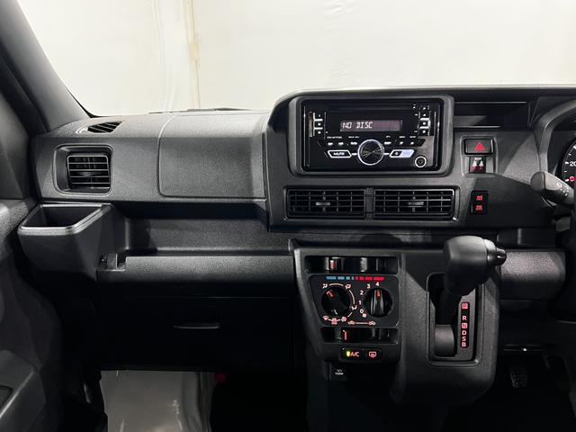 ハイゼットカーゴＤＸ　走行２５５１５キロ／ＣＤチューナー／４ＷＤ／オートマ一年保証・走行距離無制限　クリアランスソナー　オートライト　アイドリングストップ　４ＷＤ　ＣＤチューナー　キーレス　純正マット（埼玉県）の中古車