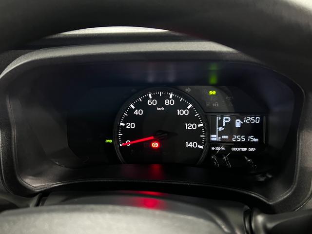 ハイゼットカーゴＤＸ　走行２５５１５キロ／ＣＤチューナー／４ＷＤ／オートマ一年保証・走行距離無制限　クリアランスソナー　オートライト　アイドリングストップ　４ＷＤ　ＣＤチューナー　キーレス　純正マット（埼玉県）の中古車