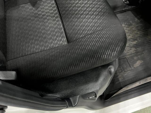 ハイゼットカーゴＤＸ　走行２５５１５キロ／ＣＤチューナー／４ＷＤ／オートマ一年保証・走行距離無制限　クリアランスソナー　オートライト　アイドリングストップ　４ＷＤ　ＣＤチューナー　キーレス　純正マット（埼玉県）の中古車
