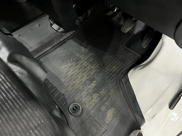 ハイゼットカーゴＤＸ　走行２５５１５キロ／ＣＤチューナー／４ＷＤ／オートマ一年保証・走行距離無制限　クリアランスソナー　オートライト　アイドリングストップ　４ＷＤ　ＣＤチューナー　キーレス　純正マット（埼玉県）の中古車