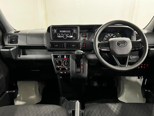 ハイゼットカーゴＤＸ　走行２５５１５キロ／ＣＤチューナー／４ＷＤ／オートマ一年保証・走行距離無制限　クリアランスソナー　オートライト　アイドリングストップ　４ＷＤ　ＣＤチューナー　キーレス　純正マット（埼玉県）の中古車