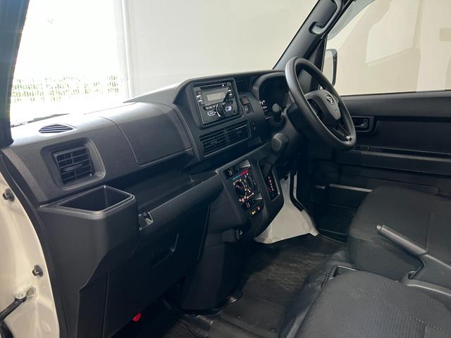 ハイゼットカーゴＤＸ　走行２５５１５キロ／ＣＤチューナー／４ＷＤ／オートマ一年保証・走行距離無制限　クリアランスソナー　オートライト　アイドリングストップ　４ＷＤ　ＣＤチューナー　キーレス　純正マット（埼玉県）の中古車