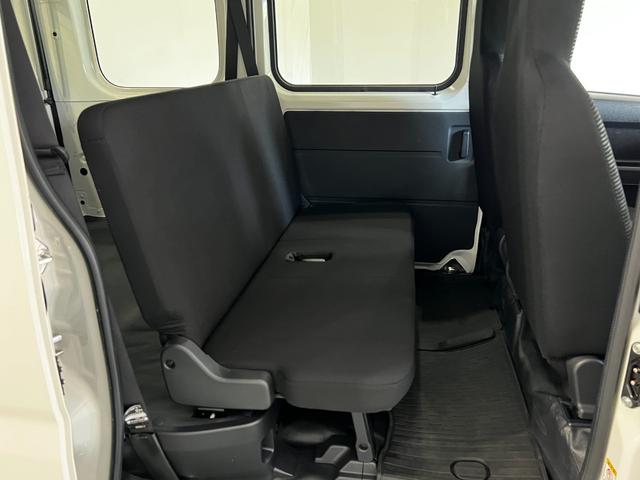 ハイゼットカーゴＤＸ　走行２５５１５キロ／ＣＤチューナー／４ＷＤ／オートマ一年保証・走行距離無制限　クリアランスソナー　オートライト　アイドリングストップ　４ＷＤ　ＣＤチューナー　キーレス　純正マット（埼玉県）の中古車