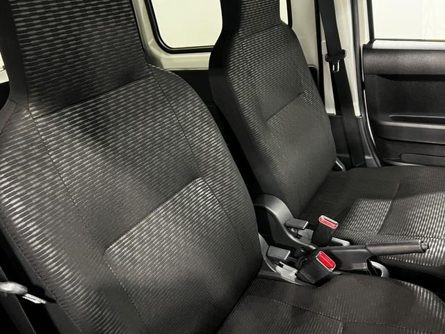 ハイゼットカーゴＤＸ　走行２５５１５キロ／ＣＤチューナー／４ＷＤ／オートマ一年保証・走行距離無制限　クリアランスソナー　オートライト　アイドリングストップ　４ＷＤ　ＣＤチューナー　キーレス　純正マット（埼玉県）の中古車
