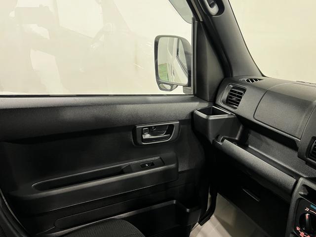 ハイゼットカーゴＤＸ　走行２５５１５キロ／ＣＤチューナー／４ＷＤ／オートマ一年保証・走行距離無制限　クリアランスソナー　オートライト　アイドリングストップ　４ＷＤ　ＣＤチューナー　キーレス　純正マット（埼玉県）の中古車