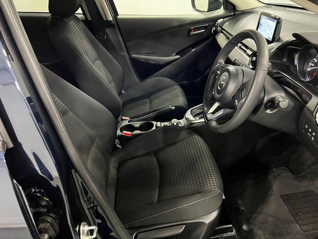 デミオ15S 走行59619キロ/車検整備付/ナビ/全周囲カメラ一年保証・走行距離無制限 フルセグナビ Bluetooth 全周囲カメラ ドラレコ ETC クリアランスソナー オートライト LEDヘッドライト シートヒーター(埼玉県)の中古車