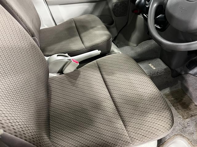 スクラムPC 走行29388キロ/4WD/ETC/MT一年保証・走行距離無制限 助手席エアバック 純正カーペットマット CDチューナー ETC 4WD キーレス 走行29388キロ(埼玉県)の中古車
