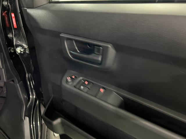 ハイゼットカーゴクルーズターボ　走行２８６５２キロ／４ＷＤ／バックカメラ一年保証・走行距離無制限　フルセグナビ　Ｂｌｕｅｔｏｏｔｈ　バックカメラ　ＥＴＣ　クリアランスソナー　オートライト　ＬＥＤヘッドライト　両側電動スライドドア（埼玉県）の中古車