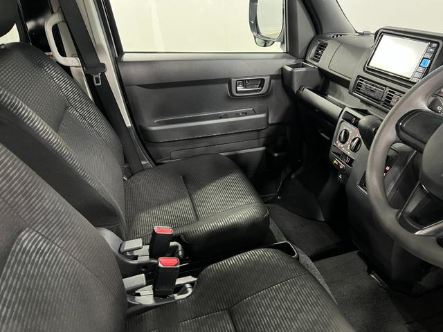 ハイゼットカーゴクルーズターボ　走行２８６５２キロ／４ＷＤ／バックカメラ一年保証・走行距離無制限　フルセグナビ　Ｂｌｕｅｔｏｏｔｈ　バックカメラ　ＥＴＣ　クリアランスソナー　オートライト　ＬＥＤヘッドライト　両側電動スライドドア（埼玉県）の中古車