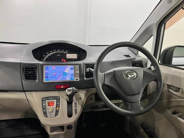 ムーヴＸ　走行３００６７キロ／ワンセグナビ／バックカメラ／マット１年保証距離無制限　走行距離３００６７キロ　ワンセグナビ　バックカメラ　純正マット　助手席エアバッグ　アイドリングストップ　電動格納式ドアミラー（埼玉県）の中古車