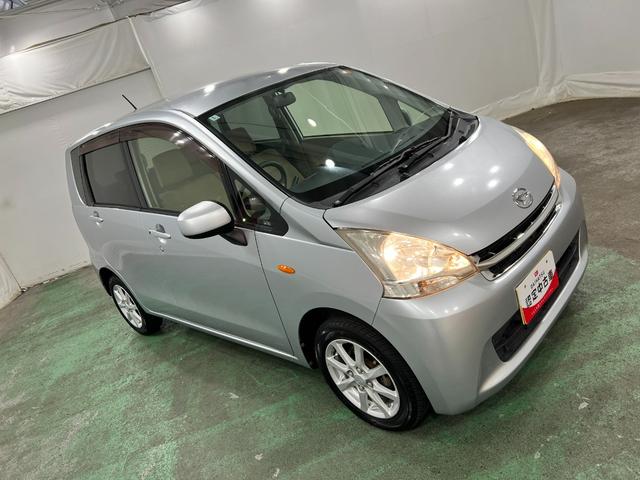 ムーヴＸ　走行３００６７キロ／ワンセグナビ／バックカメラ／マット１年保証距離無制限　走行距離３００６７キロ　ワンセグナビ　バックカメラ　純正マット　助手席エアバッグ　アイドリングストップ　電動格納式ドアミラー（埼玉県）の中古車