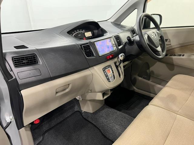 ムーヴＸ　走行３００６７キロ／ワンセグナビ／バックカメラ／マット１年保証距離無制限　走行距離３００６７キロ　ワンセグナビ　バックカメラ　純正マット　助手席エアバッグ　アイドリングストップ　電動格納式ドアミラー（埼玉県）の中古車