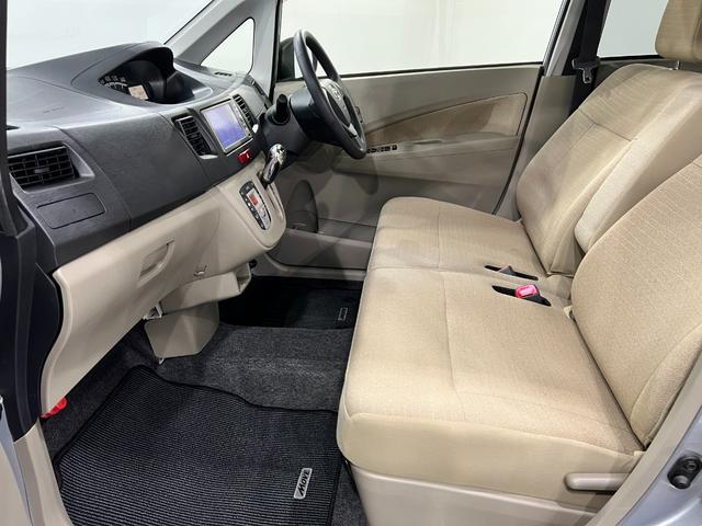 ムーヴＸ　走行３００６７キロ／ワンセグナビ／バックカメラ／マット１年保証距離無制限　走行距離３００６７キロ　ワンセグナビ　バックカメラ　純正マット　助手席エアバッグ　アイドリングストップ　電動格納式ドアミラー（埼玉県）の中古車