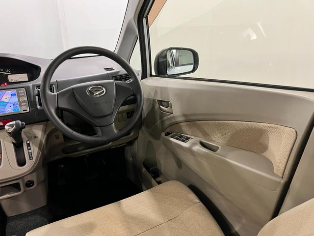 ムーヴＸ　走行３００６７キロ／ワンセグナビ／バックカメラ／マット１年保証距離無制限　走行距離３００６７キロ　ワンセグナビ　バックカメラ　純正マット　助手席エアバッグ　アイドリングストップ　電動格納式ドアミラー（埼玉県）の中古車