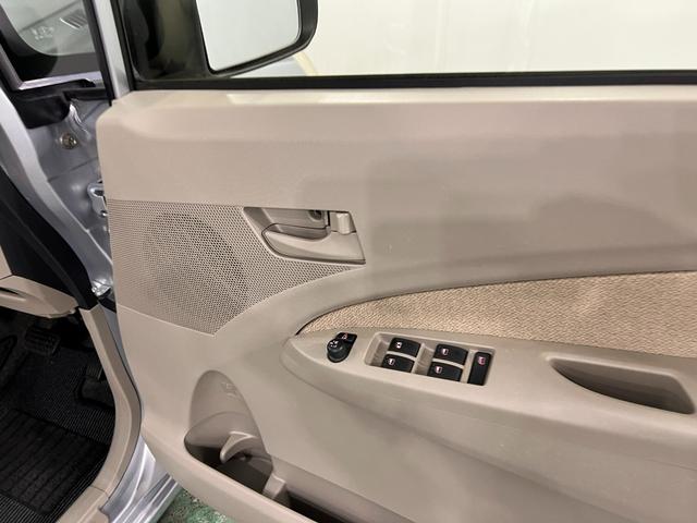 ムーヴＸ　走行３００６７キロ／ワンセグナビ／バックカメラ／マット１年保証距離無制限　走行距離３００６７キロ　ワンセグナビ　バックカメラ　純正マット　助手席エアバッグ　アイドリングストップ　電動格納式ドアミラー（埼玉県）の中古車