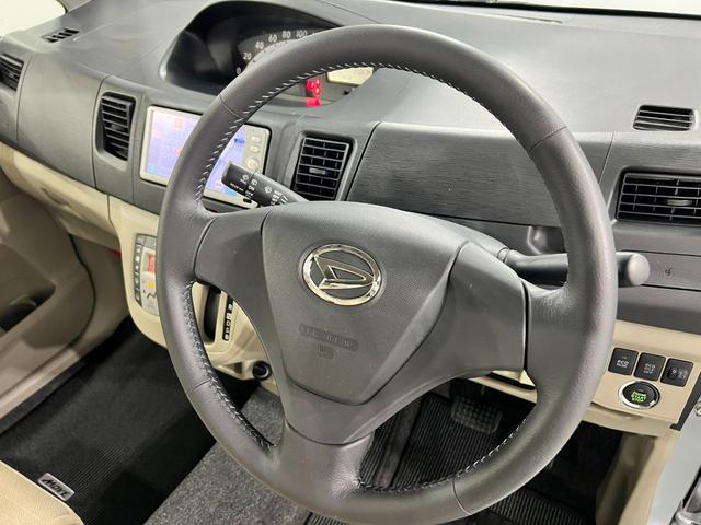ムーヴＸ　走行３００６７キロ／ワンセグナビ／バックカメラ／マット１年保証距離無制限　走行距離３００６７キロ　ワンセグナビ　バックカメラ　純正マット　助手席エアバッグ　アイドリングストップ　電動格納式ドアミラー（埼玉県）の中古車