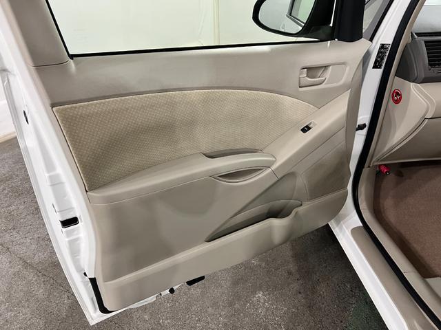 アイシスL 車検整備付/片側電スラドア/プッシュスタートエンジン点検記録簿あり 1年保証距離無制限 走行距離114663キロ 右前修復歴 車検整備付 ワンセグナビ バックカメラ 純正マット 運転席助手席エアバッグ 片側電動スライドドア(埼玉県)の中古車