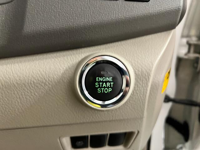アイシスL 車検整備付/片側電スラドア/プッシュスタートエンジン点検記録簿あり 1年保証距離無制限 走行距離114663キロ 右前修復歴 車検整備付 ワンセグナビ バックカメラ 純正マット 運転席助手席エアバッグ 片側電動スライドドア(埼玉県)の中古車