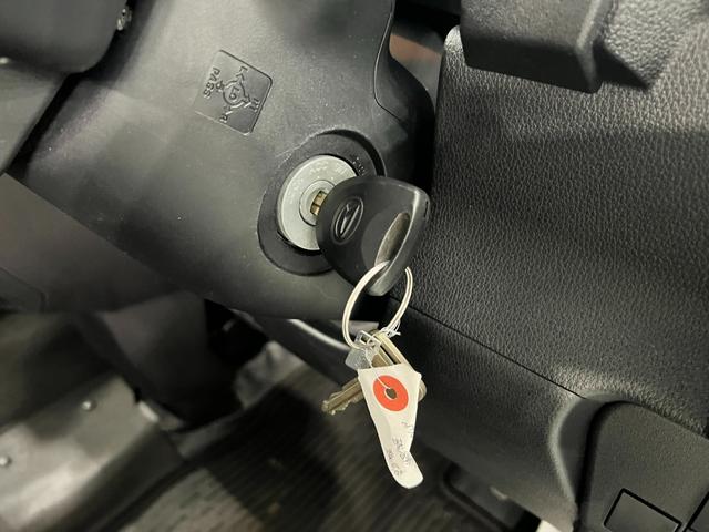ハイゼットカーゴDX 走行89666キロ/FMAMラジオ/純正フロアマット1年保証距離無制限 走行距離89666キロ FMAMラジオ 純正フロアマット 助手席エアバッグ クリアランスソナー オートライト LEDヘッドランプ アイドリングストップ 両側スライドドア(埼玉県)の中古車