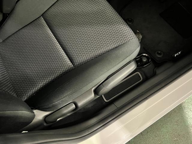 フィット13G・Lホンダセンシング 走行12981キロ/バックカメラ一年保証・走行距離無制限 TVレスナビ Bluetooth バックカメラ ドラレコ ETC サイドエアバック オートライト LEDヘッドライト(埼玉県)の中古車