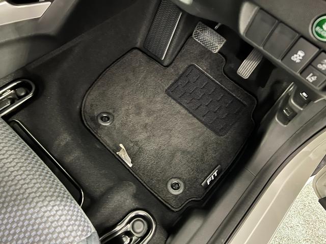 フィット13G・Lホンダセンシング 走行12981キロ/バックカメラ一年保証・走行距離無制限 TVレスナビ Bluetooth バックカメラ ドラレコ ETC サイドエアバック オートライト LEDヘッドライト(埼玉県)の中古車