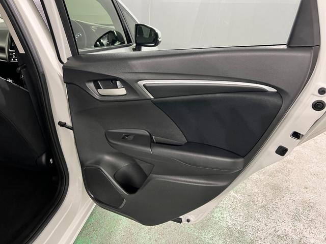 フィット13G・Lホンダセンシング 走行12981キロ/バックカメラ一年保証・走行距離無制限 TVレスナビ Bluetooth バックカメラ ドラレコ ETC サイドエアバック オートライト LEDヘッドライト(埼玉県)の中古車