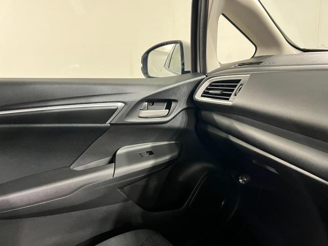 フィット13G・Lホンダセンシング 走行12981キロ/バックカメラ一年保証・走行距離無制限 TVレスナビ Bluetooth バックカメラ ドラレコ ETC サイドエアバック オートライト LEDヘッドライト(埼玉県)の中古車