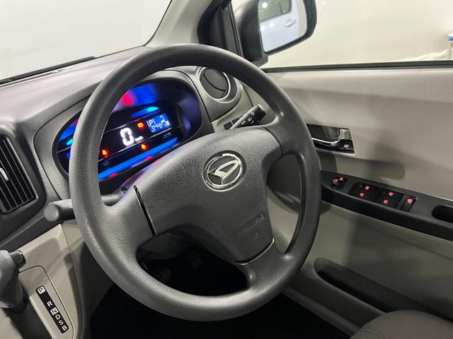 ミライースＸ　走行１０４６８２キロ／ＣＤチューナー一年保証・走行距離無制限　助手席エアバック　純正カーペットマット　ＣＤチューナー　アイドリングストップ　キーレス　アルミホイール（埼玉県）の中古車