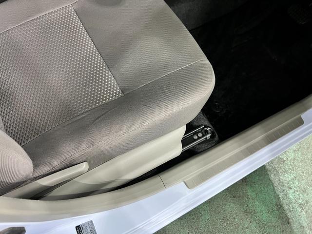 ミライースＸ　走行１０４６８２キロ／ＣＤチューナー一年保証・走行距離無制限　助手席エアバック　純正カーペットマット　ＣＤチューナー　アイドリングストップ　キーレス　アルミホイール（埼玉県）の中古車