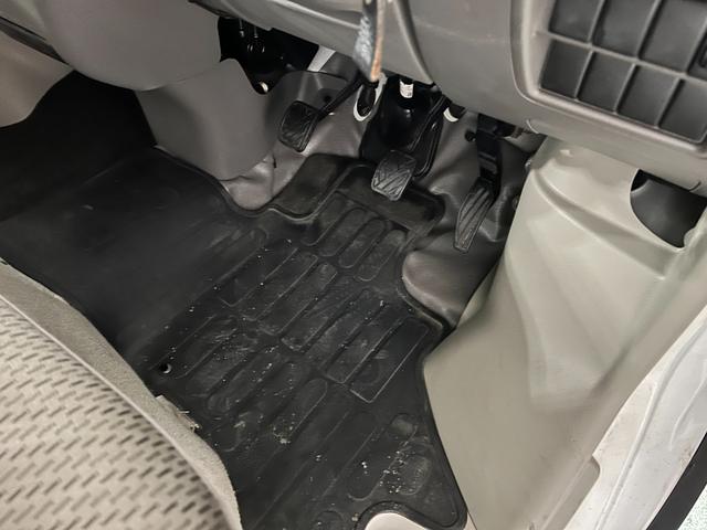 エブリイPCリミテッド 走行76798キロ/ETC/ルーフキャリア一年保証・走行距離無制限 走行76798キロ ETC 助手席エアバック 純正カーペットマット ルーフキャリア CDチューナー(埼玉県)の中古車