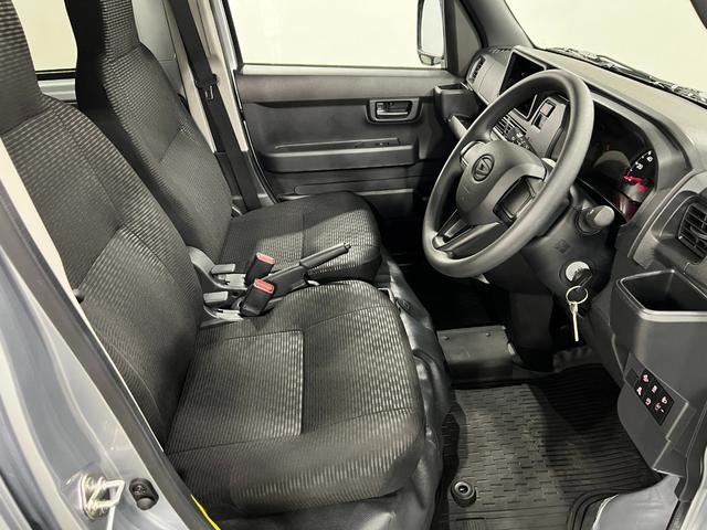 ハイゼットカーゴDX 走行2591キロ/R8年式/車検R10.11年保証距離無制限 走行距離2591キロ 純正フロアマット 助手席エアバック クリアランスソナー オートライト アイドリングストップ 両側スライドドア キーレスエントリー(埼玉県)の中古車
