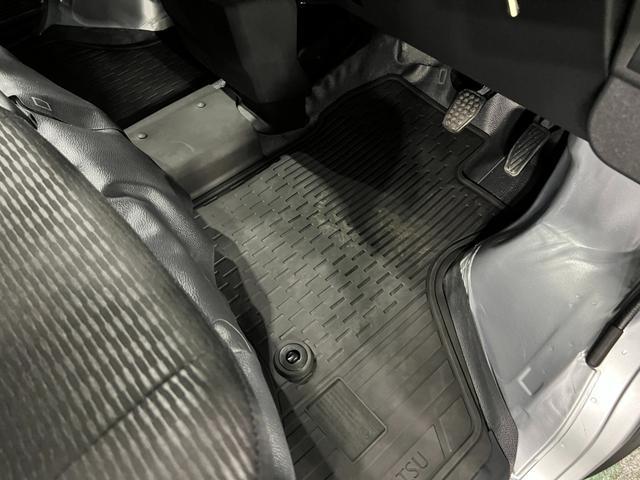 ハイゼットカーゴDX 走行2591キロ/R8年式/車検R10.11年保証距離無制限 走行距離2591キロ 純正フロアマット 助手席エアバック クリアランスソナー オートライト アイドリングストップ 両側スライドドア キーレスエントリー(埼玉県)の中古車