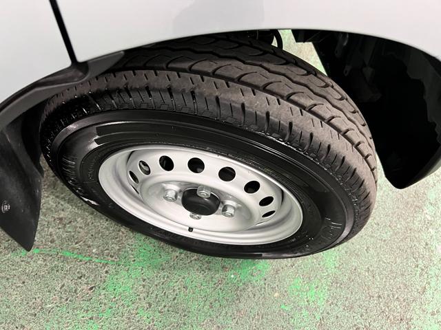 ハイゼットカーゴDX 走行2591キロ/R8年式/車検R10.11年保証距離無制限 走行距離2591キロ 純正フロアマット 助手席エアバック クリアランスソナー オートライト アイドリングストップ 両側スライドドア キーレスエントリー(埼玉県)の中古車