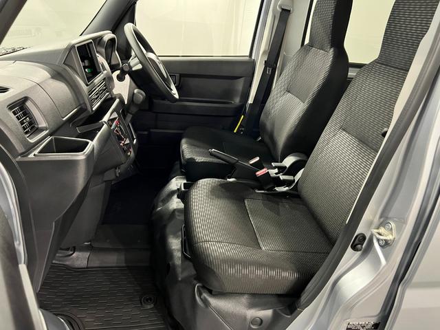 ハイゼットカーゴDX 走行2591キロ/R8年式/車検R10.11年保証距離無制限 走行距離2591キロ 純正フロアマット 助手席エアバック クリアランスソナー オートライト アイドリングストップ 両側スライドドア キーレスエントリー(埼玉県)の中古車