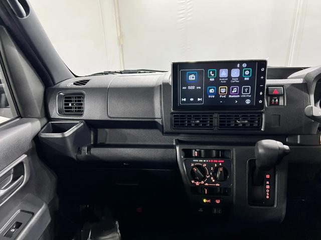 ハイゼットカーゴDX 走行3517キロ/ディスプレイオーディオ/バックカメラ一年保証・走行距離無制限 ディスプレイオーディオ Bluetooth バックカメラ クリアランスソナー LEDヘッドライト 純正マット 両側スライドドア(埼玉県)の中古車