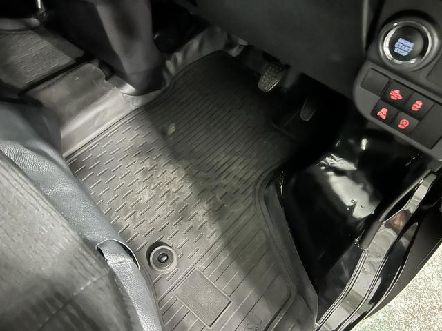 ハイゼットカーゴDX 走行3517キロ/ディスプレイオーディオ/バックカメラ一年保証・走行距離無制限 ディスプレイオーディオ Bluetooth バックカメラ クリアランスソナー LEDヘッドライト 純正マット 両側スライドドア(埼玉県)の中古車
