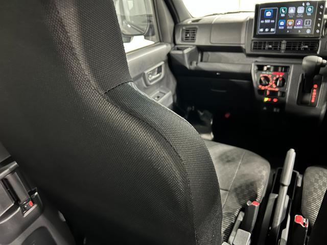 ハイゼットカーゴDX 走行3517キロ/ディスプレイオーディオ/バックカメラ一年保証・走行距離無制限 ディスプレイオーディオ Bluetooth バックカメラ クリアランスソナー LEDヘッドライト 純正マット 両側スライドドア(埼玉県)の中古車
