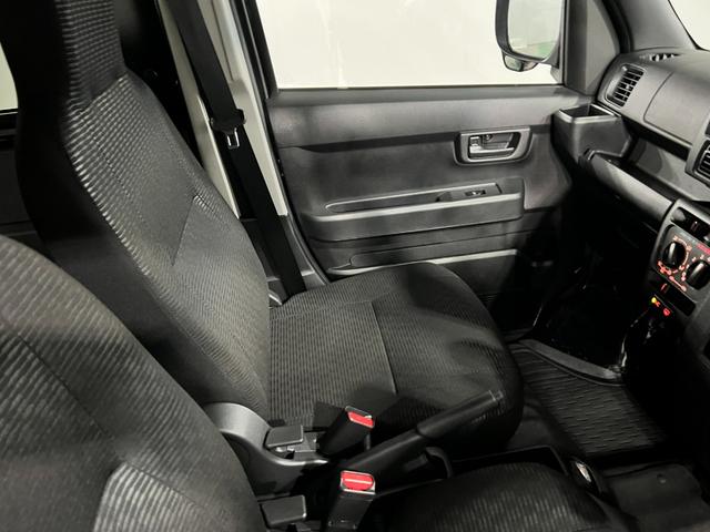 ハイゼットカーゴDX 走行3517キロ/ディスプレイオーディオ/バックカメラ一年保証・走行距離無制限 ディスプレイオーディオ Bluetooth バックカメラ クリアランスソナー LEDヘッドライト 純正マット 両側スライドドア(埼玉県)の中古車