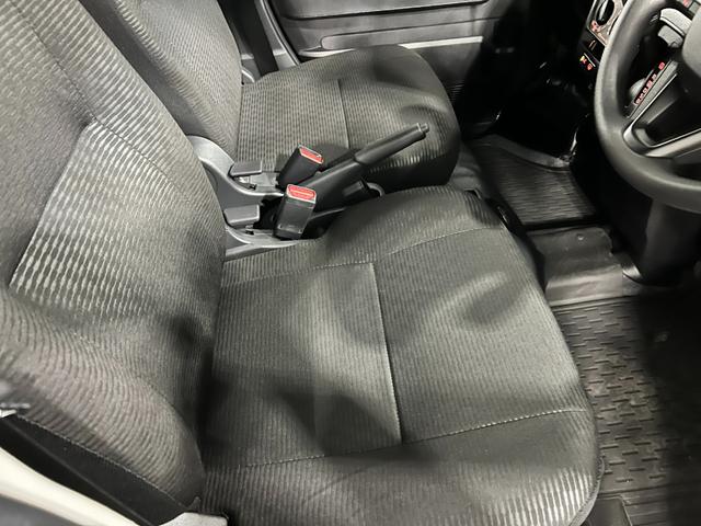 ハイゼットカーゴDX 走行3517キロ/ディスプレイオーディオ/バックカメラ一年保証・走行距離無制限 ディスプレイオーディオ Bluetooth バックカメラ クリアランスソナー LEDヘッドライト 純正マット 両側スライドドア(埼玉県)の中古車