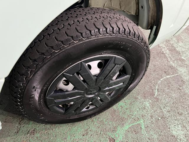 ハイゼットトラックジャンボエクストラ　４ＷＤ／車検整備付／走行２０２４０キロ１年保証距離無制限　走行距離２０２４０キロ　ＣＤチューナー　純正フロアマット　助手席エアバック　クリアランスソナー　オートライト　ＬＥＤヘッドランプ　アイドリングストップ　プッシュボタンスタート（埼玉県）の中古車