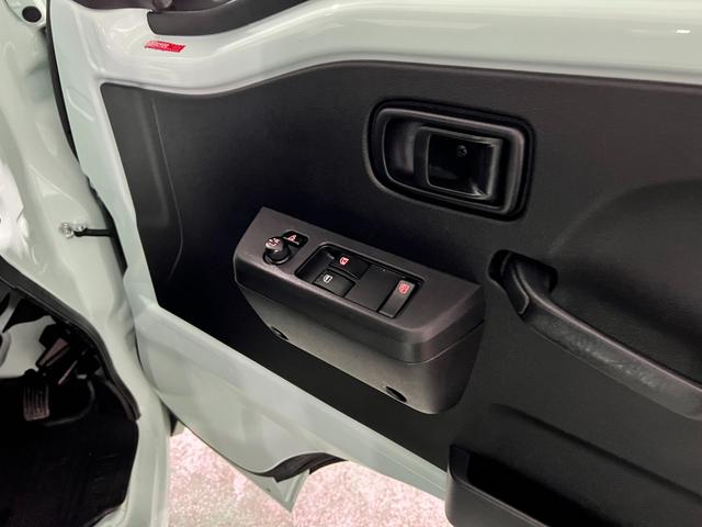 ハイゼットトラックジャンボエクストラ　４ＷＤ／車検整備付／走行２０２４０キロ１年保証距離無制限　走行距離２０２４０キロ　ＣＤチューナー　純正フロアマット　助手席エアバック　クリアランスソナー　オートライト　ＬＥＤヘッドランプ　アイドリングストップ　プッシュボタンスタート（埼玉県）の中古車